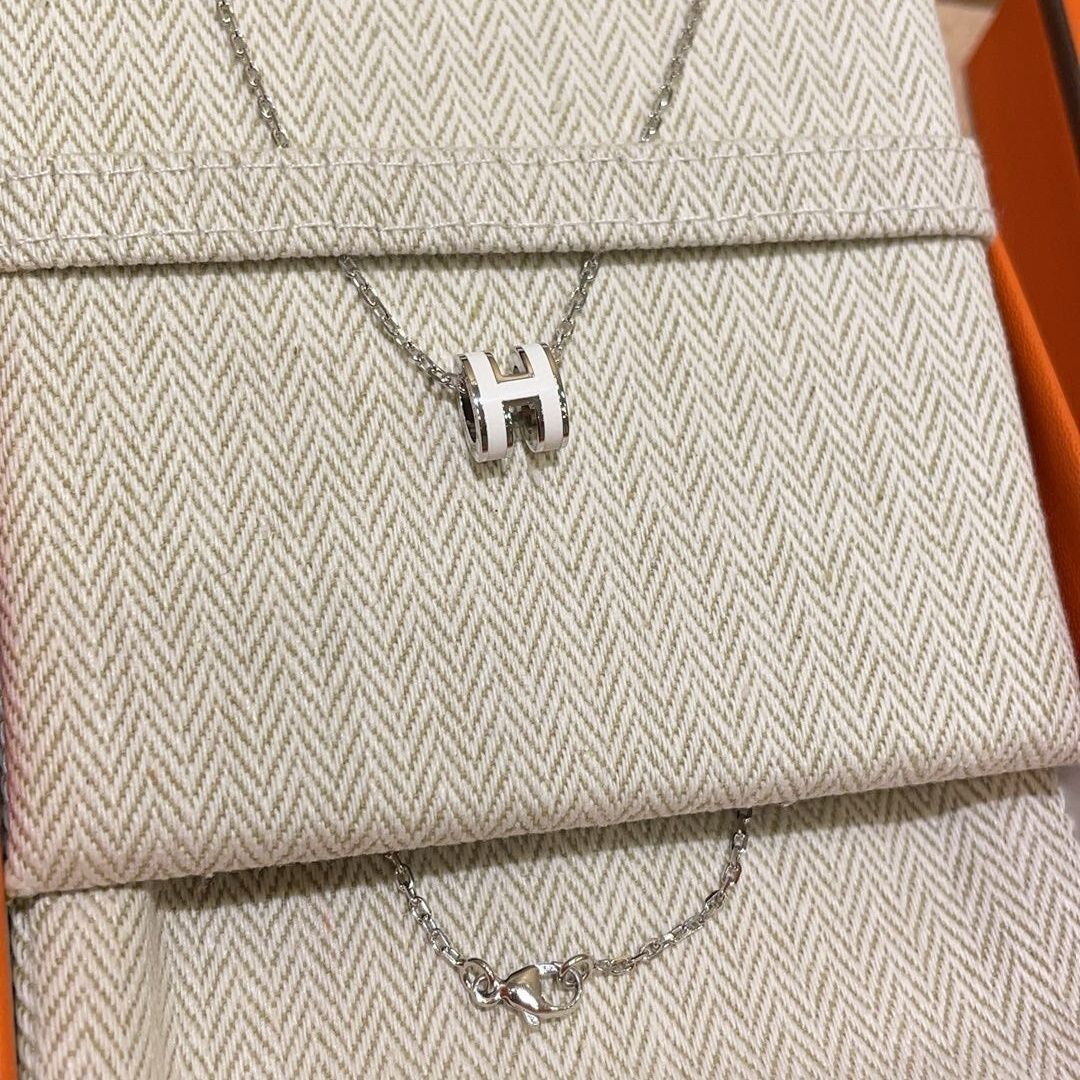 New Entry Luxury Enamel H Letter Clavicle Necklace 1024031209