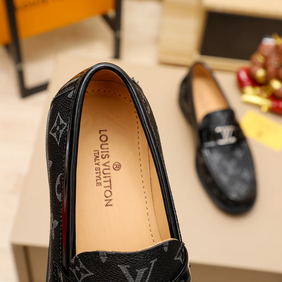 V print fashion leather shoes 0724050603