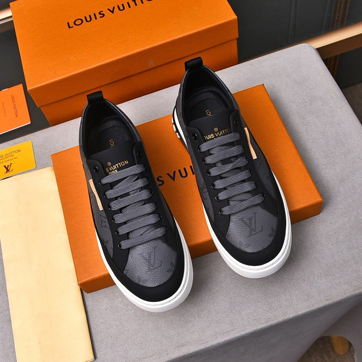 Classic Casual Sneakers 08231215LCJ01