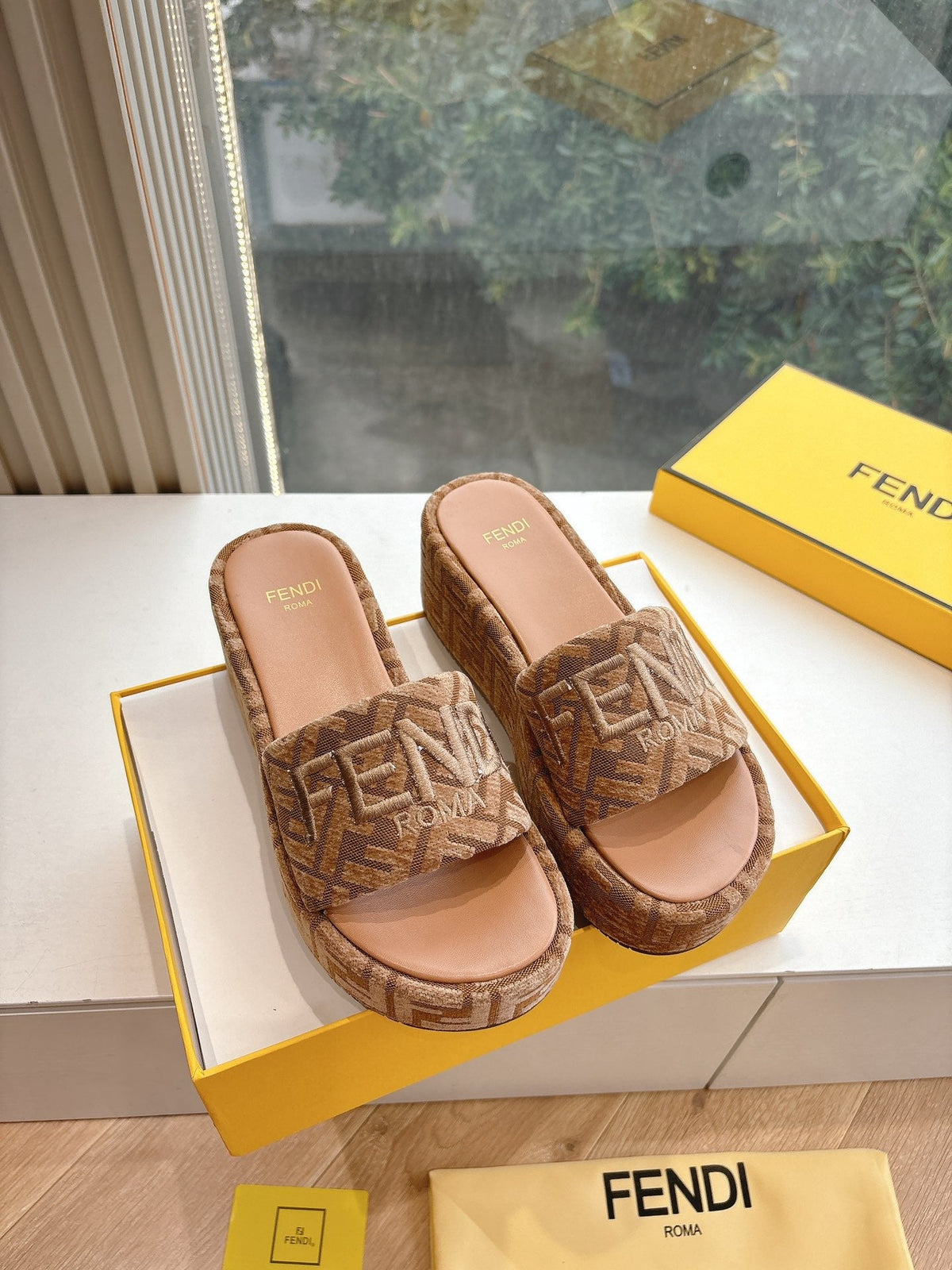 FD Fashion Thick-soled Slippers 0725030503