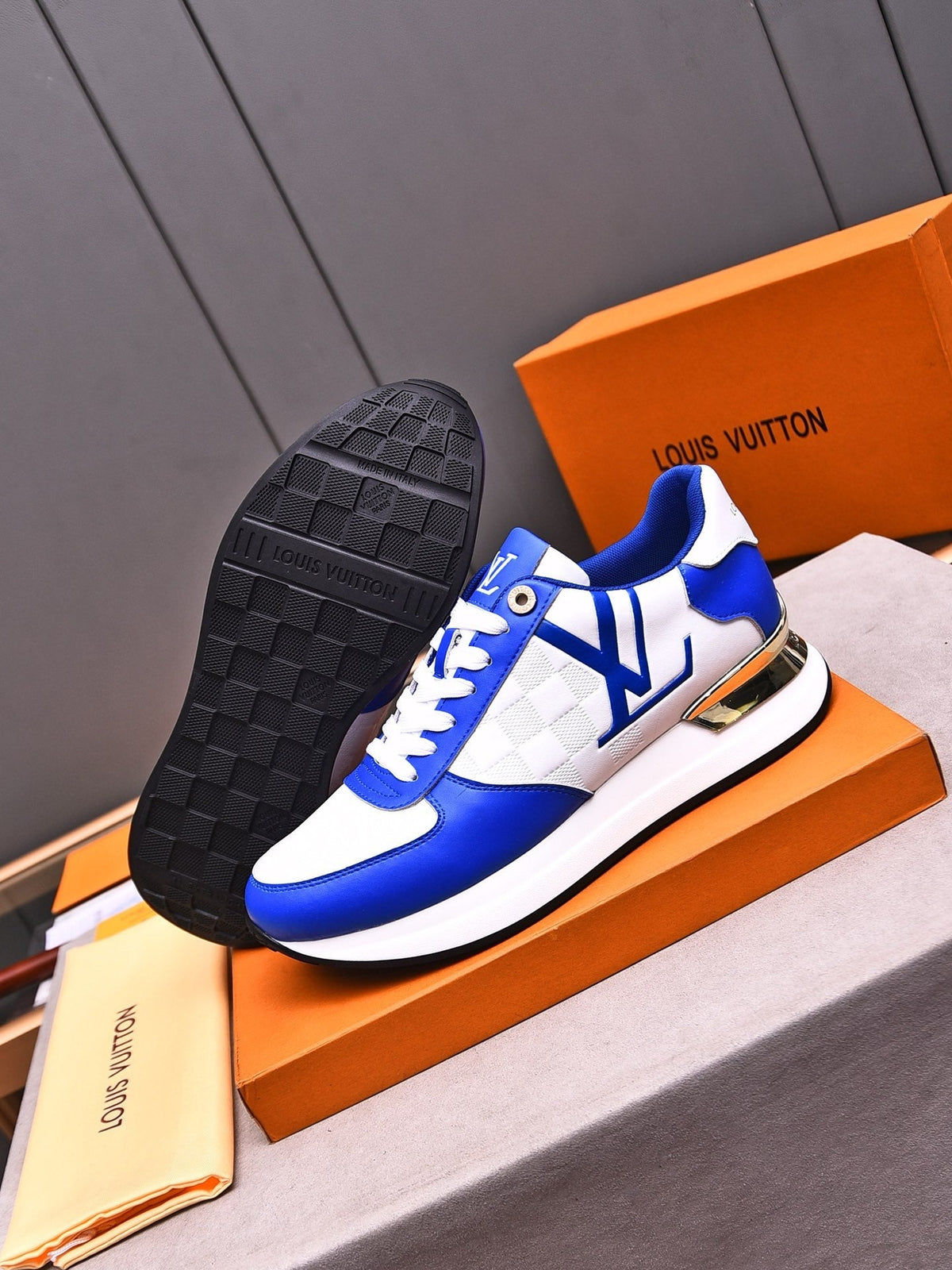 V latest luxury new rubber-soled sneakers 0724042401