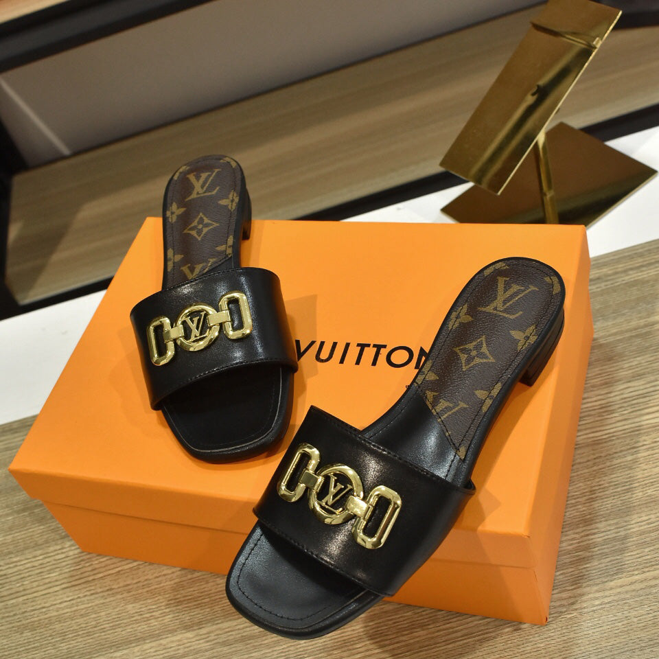New Fashion V Logo Women's SlippersXC052025022601