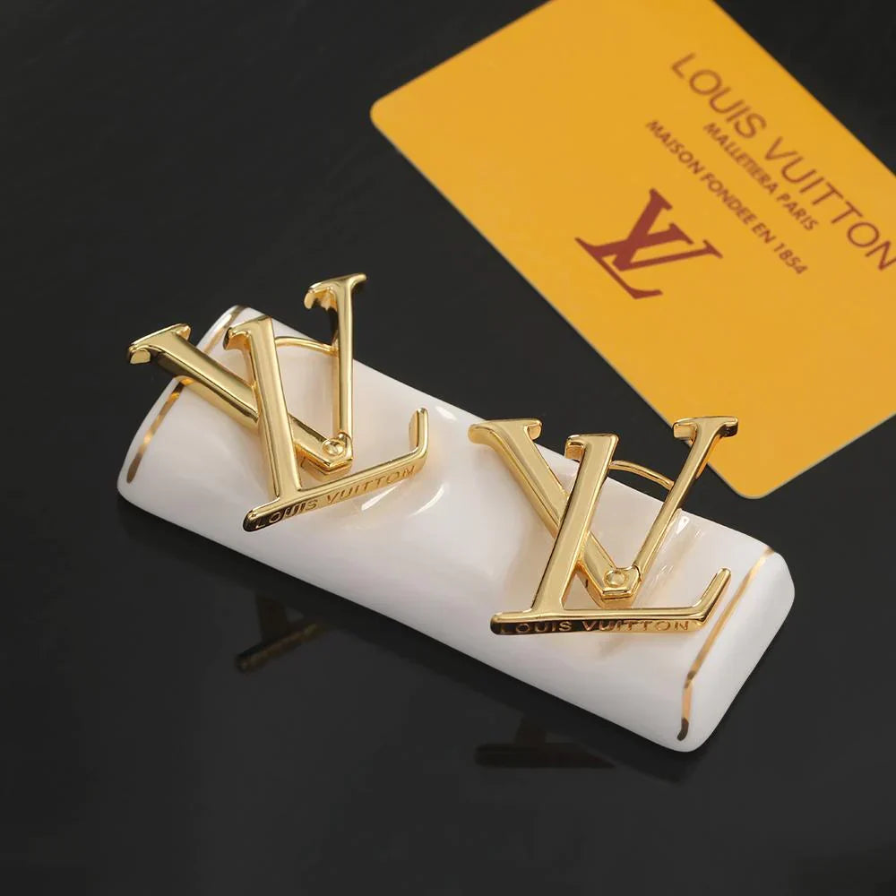 New classic fashion versatile earrings 1024012316