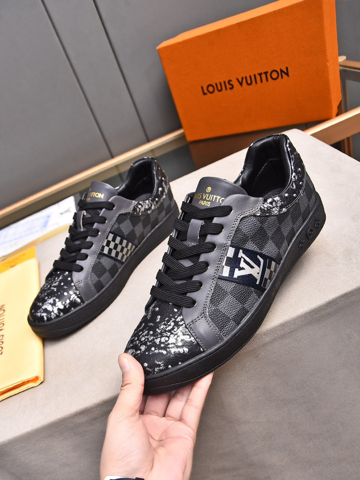 V Fashionable plaid print sneakers 0724101401