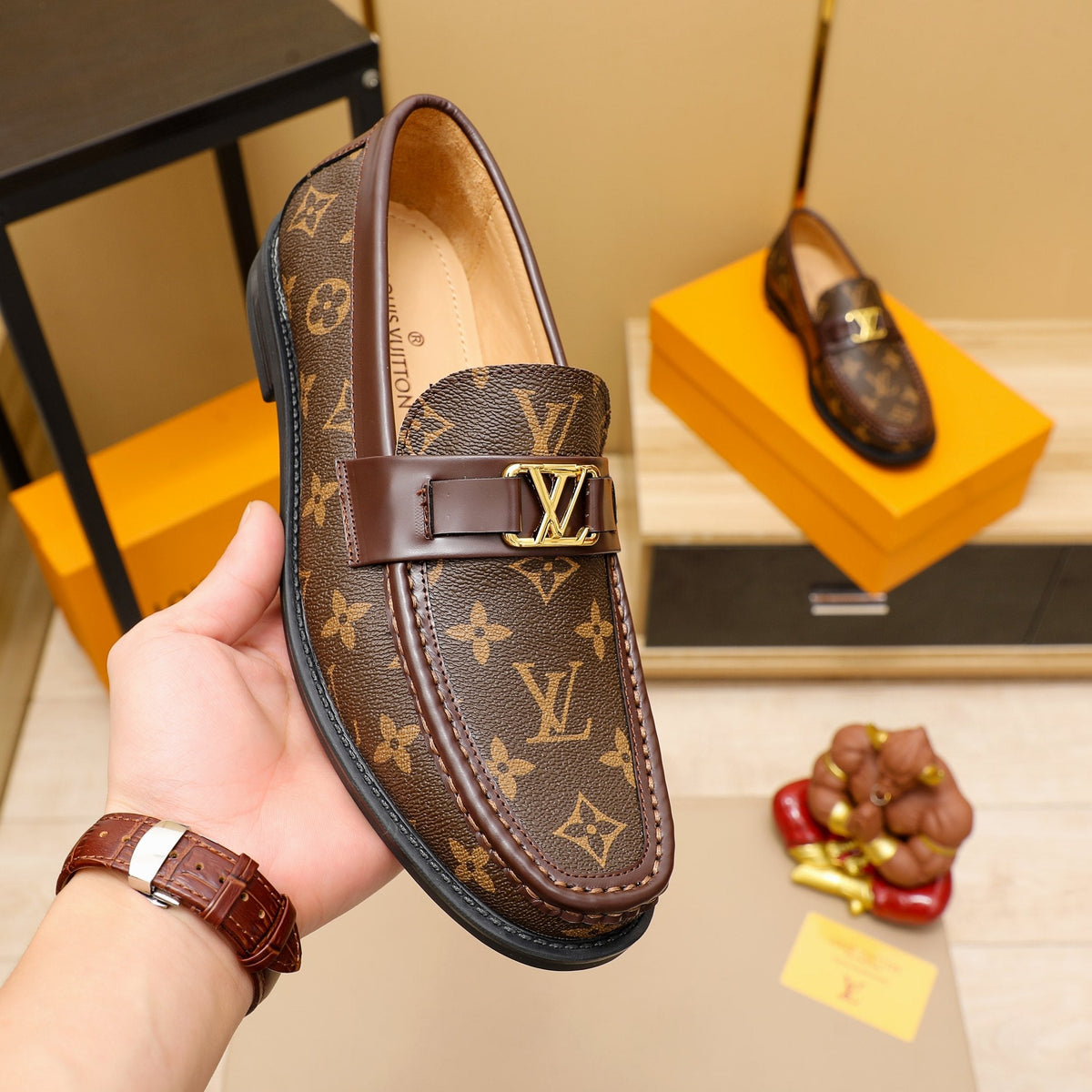 V print fashion leather shoes 0724050603