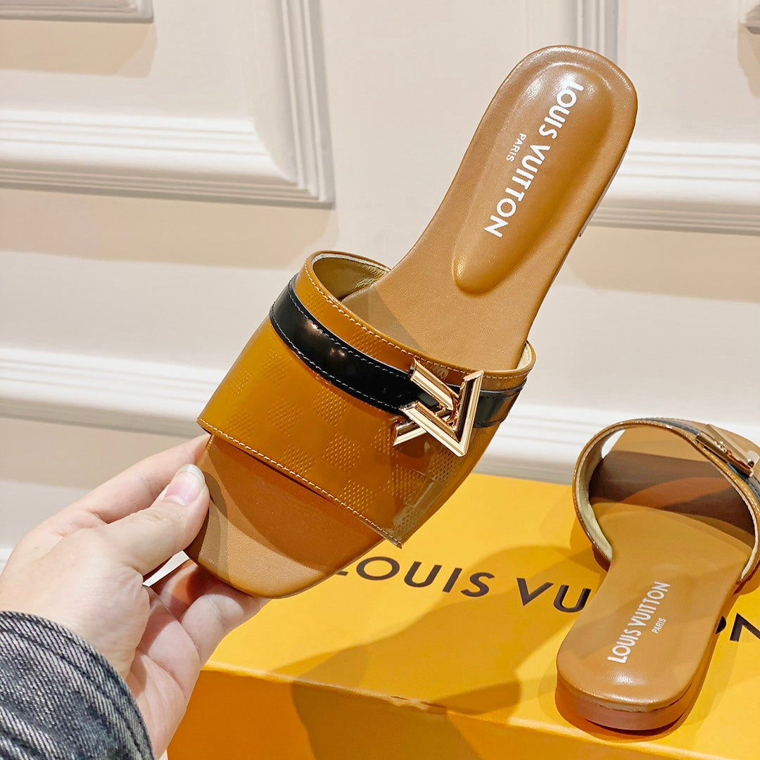 Stylish patent leather flat slippers 1824041113