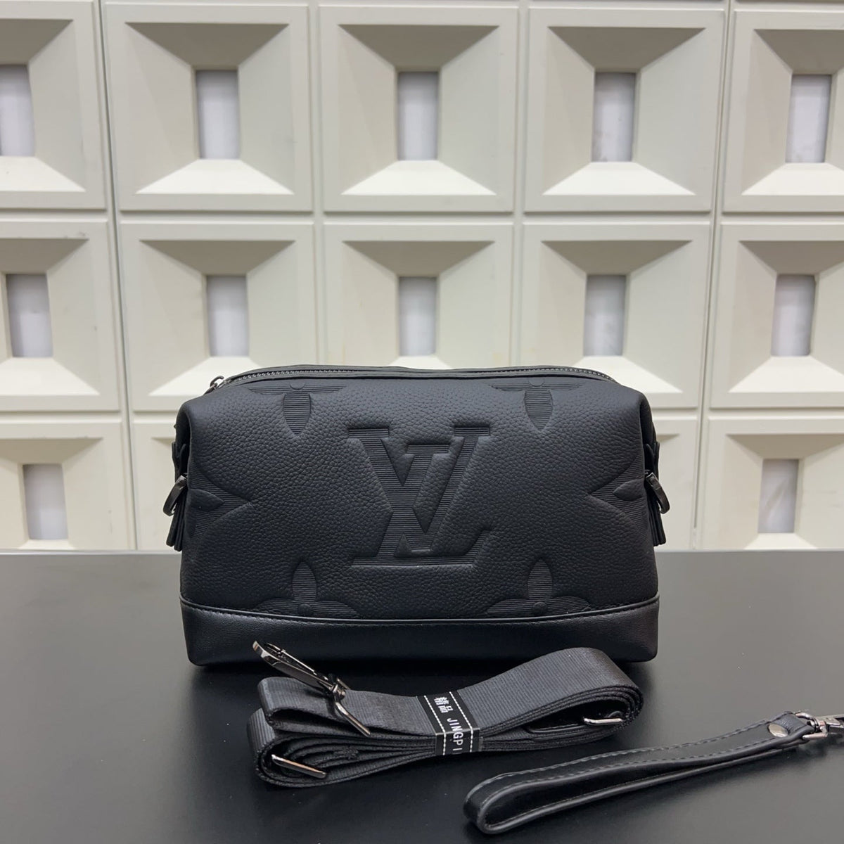 New  Black Leather V Logo Men's BagsXC052025110304